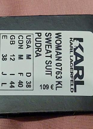 Брендовый спортивный костюм.