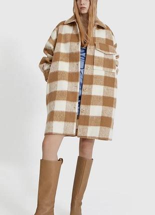 Коричневі високі чоботи на тракторній підошві/платформі pull&bear