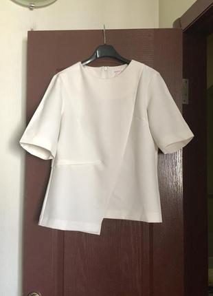 Лаконичная блуза с асимметрией