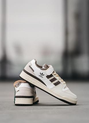 Чоловічі кросівки білі з коричневим adidas forum 84 low