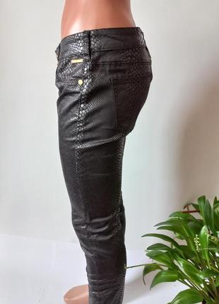 Весняні штани 27 26  розмір джинси зміїний принт glamorous7 фото