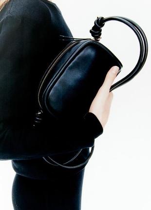 Чорна сумочка кросбоді через плече hm1 фото