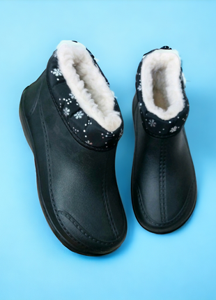 Ботинки/чебитки короткие черного цвета, внутри искусственный мех