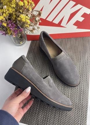 Нові шкіряні туфлі clarks1 фото