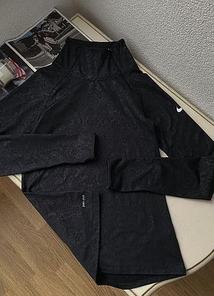 Чорний якісний спортивний лонгслів від nike  оригінал !