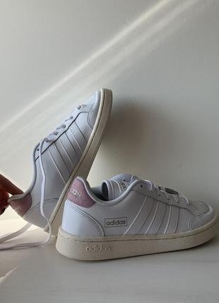 Кросівки adidas (38р)