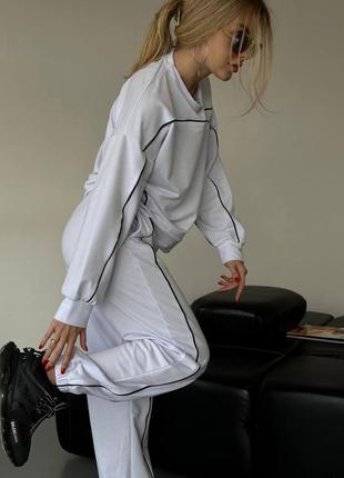 Білий жіночий спортивний костюм оверсайз вільного крою прогулянковий костюм широкі штани худі двонитка3 фото