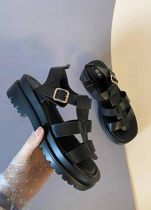 Стильні сандалі сандалі чорні масивні сандалі трендові сандалі босоніжки літні