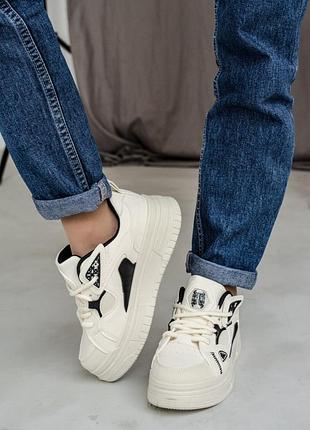 Трендові жіночі кросівки