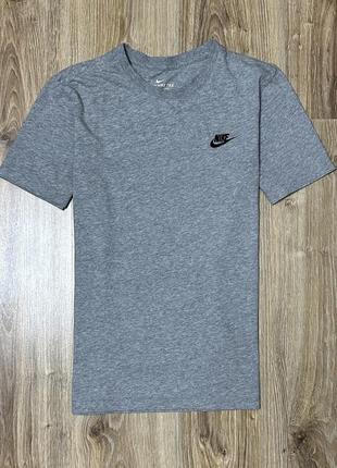 Футболка от фирмы the nike tee