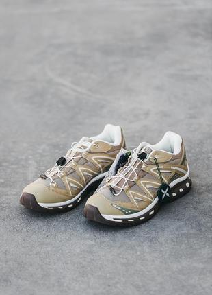 Чоловічі кросівки коричневі з білим salomon xt-quest3 фото