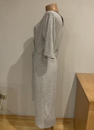 Силуетне сіре трикотажне плаття в рубчик6 фото