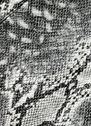 Міні спідниця пітон з тисненою текстурою6 фото