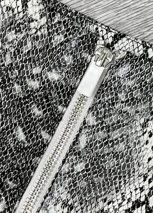 Міні спідниця пітон з тисненою текстурою7 фото