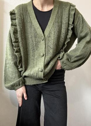 Кардиган з рюшами воланами светр з гудзиками хакі пуловер реглан лонгслів кофта з гудзиками хакі кардиган7 фото