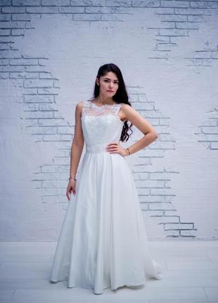 Елегантна весільна атласна сукня непишна3 фото