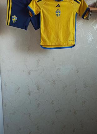 Футбольна форма (шорти і футболка) adidas, швеція1 фото