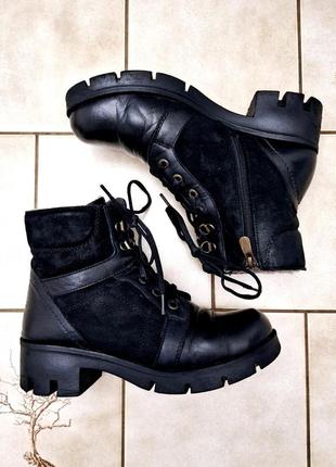 Зимові чорні черевики з натуральної шкіри і нубука з натуральним хутром