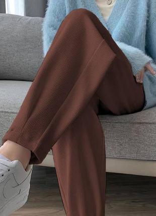 Мокко коричневі жіночі вельветові штани з защіпами базові штани мом вельвет2 фото