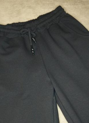 Жіночі базові чорні спортивні штани джогери двонитка s; m1 фото