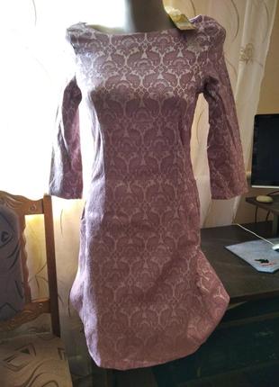 Розовое платье