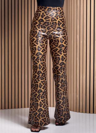 Стильные леопардовые женские брюки клеш кожаные брюки эко-кожа расклешенные брюки леопард брюки с леопардовым принтом2 фото