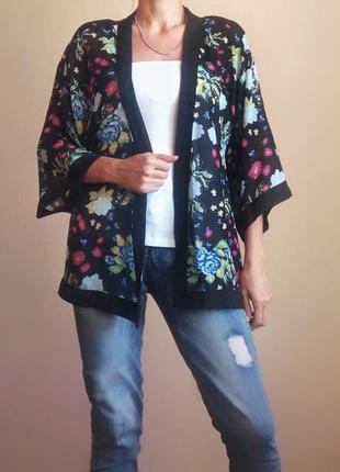 Чорне кімоно накидка з квітковим принтом