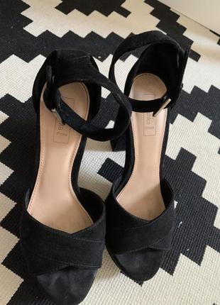 Босоножки bershka