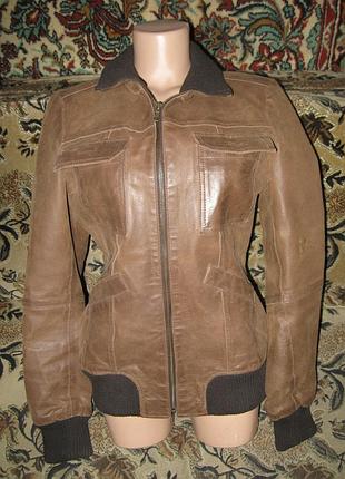 Класична куртка з цікавими кишенями з натуральної шкіри