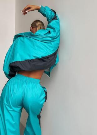 Жіночий спортивний костюм оверсайз з плащівки вітровка на блискавці + штани клеш висока посадка на резинці5 фото