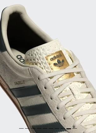 Новинка кеди унісекс бежеві adidas gazelle indoor shoes4 фото