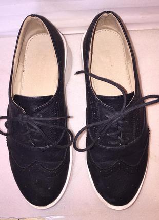 Чёрные туфли ботинки оксфорды весна-осень чёрные bershka zara river island3 фото