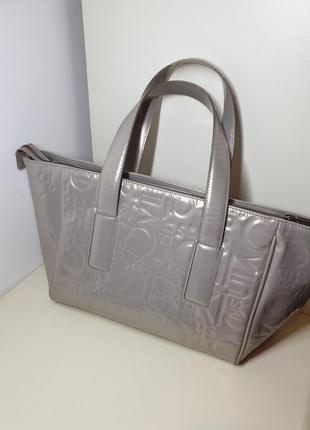 Сумка calvin handbag Klein Kids Hoods & Sweatshirts серебристая лаковая