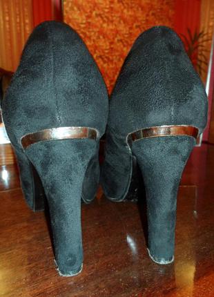 Чорні туфлі натуральна замш,каблук з металевою вставкою4 фото