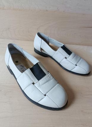 Шкіряні вінтажні жіночі туфлі лофери bama. у ідеальному стані