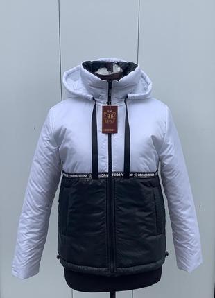 Жіноча демісезонна коротка куртка фешн