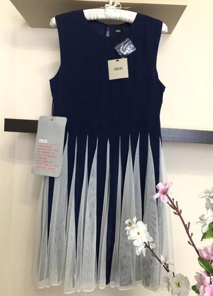 Очень красивое нарядное платье с вырезом на спине