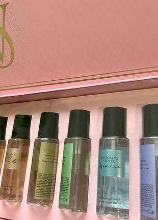 Подарунковий набір із 12 спреїв victoria's secret ultimate mist discovery set4 фото