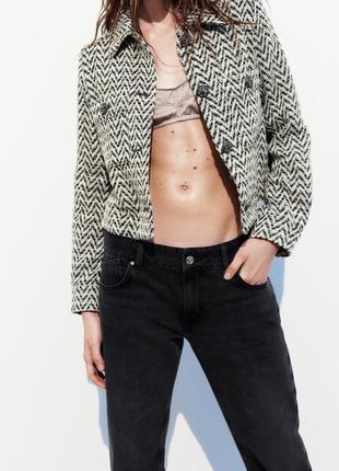 Текстурована куртка з ґудзиками зі стразами zara