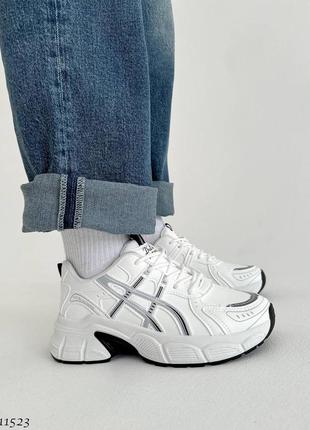 Белые с серым кожаные кроссовки на толстой грубой подошве платформе1 фото
