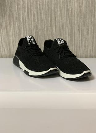 Кросівки чоловічі