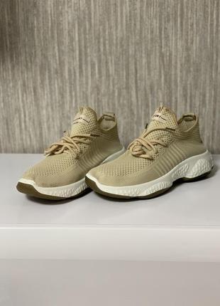 Кросівки чоловічі