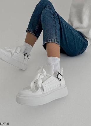 Распродажа крутящие молодежные кроссовки на повышенной подошве белые черные7 фото
