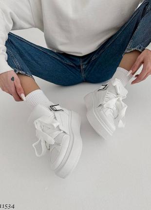 Распродажа крутящие молодежные кроссовки на повышенной подошве белые черные9 фото