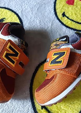 Детские оранжевые кроссовки new balance 5747 фото