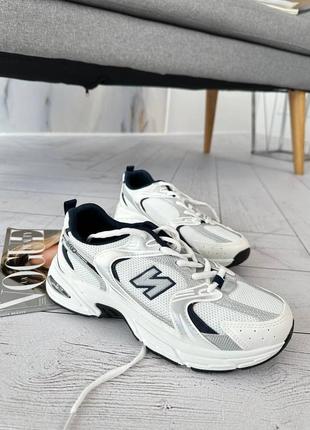 Світлі брендові кросівки2 фото