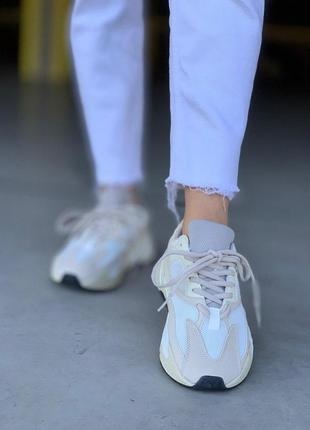 Adidas yeezy 700 analog шикарные женские кроссовки адидас бежевый цвет (36-40)💜3 фото