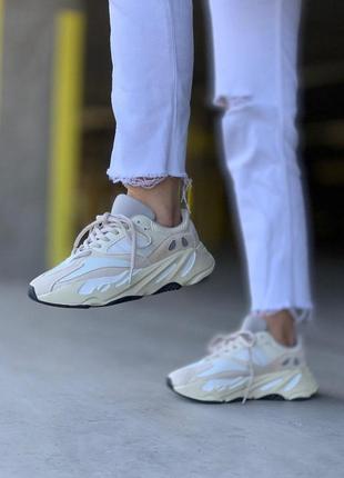 Adidas yeezy 700 analog шикарные женские кроссовки адидас бежевый цвет (36-40)💜9 фото