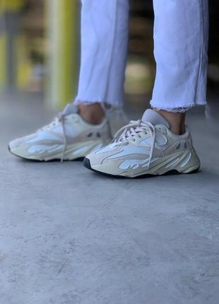 Adidas yeezy 700 analog шикарные женские кроссовки адидас бежевый цвет (36-40)💜6 фото