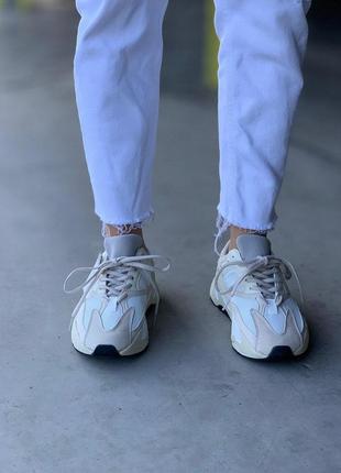 Adidas yeezy 700 analog шикарные женские кроссовки адидас бежевый цвет (36-40)💜7 фото